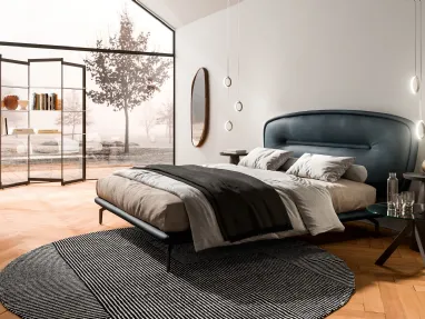 Leather bed Romance by Ozzio.