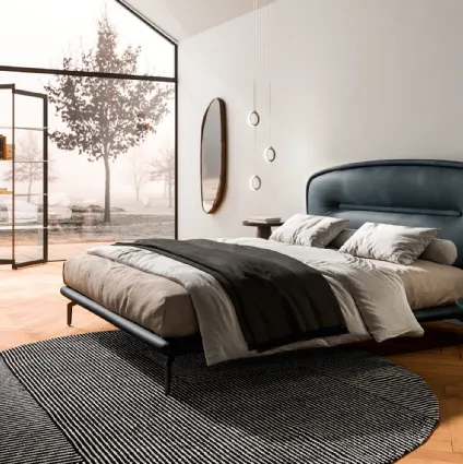 Leather bed Romance by Ozzio.