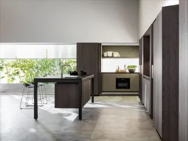 Design kitchen with island bench in Graphite Oak and top in Black Granite by Molteni & C