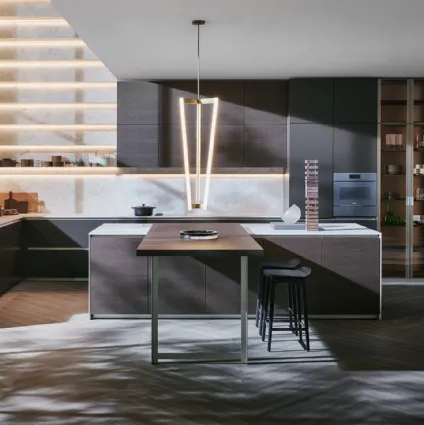 Design kitchen with Prime Dark Walnut island and lacquered with Molteni & C marble top