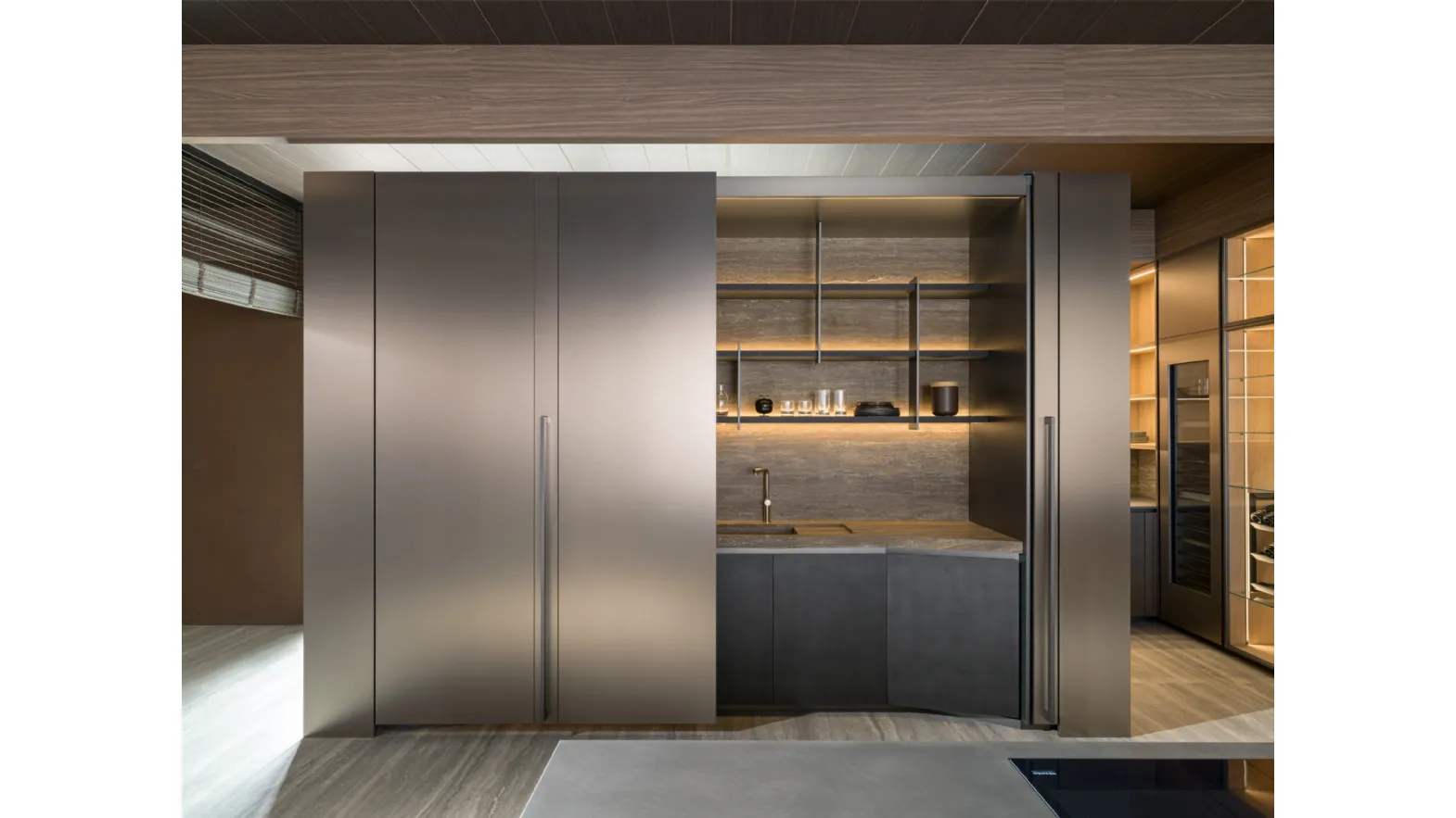 Design Kitchen Tivalì 2.0 By Yabu Pushelberg with retractable system featuring sliding doors by Molteni & C.